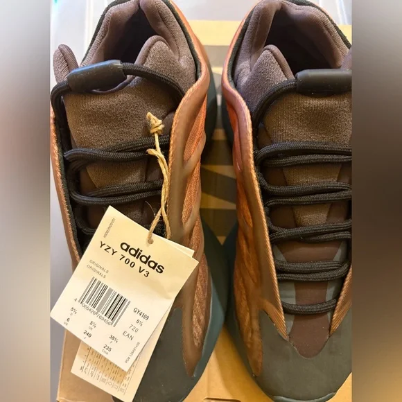 adidas gazelle silver green womens Adidas Yeezy 700 V3 "COPPER FADE"  Sole Supremacy
